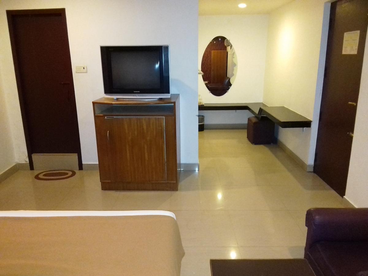 Sri Srinivasar Residency Hotel Vellore Esterno foto