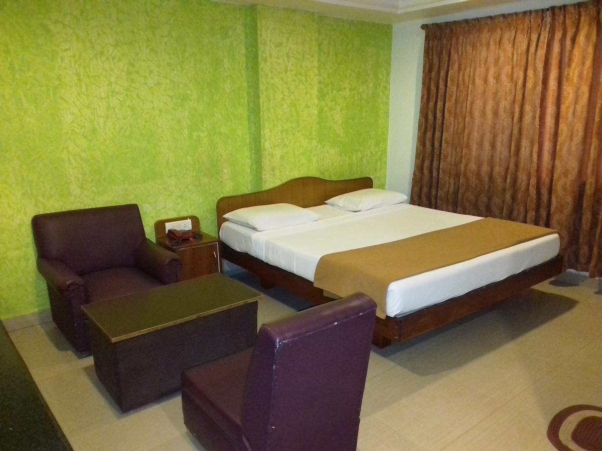 Sri Srinivasar Residency Hotel Vellore Esterno foto