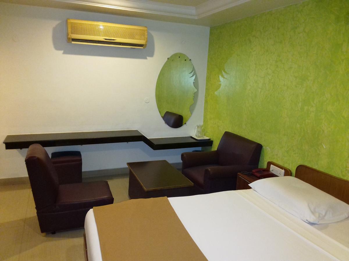 Sri Srinivasar Residency Hotel Vellore Esterno foto