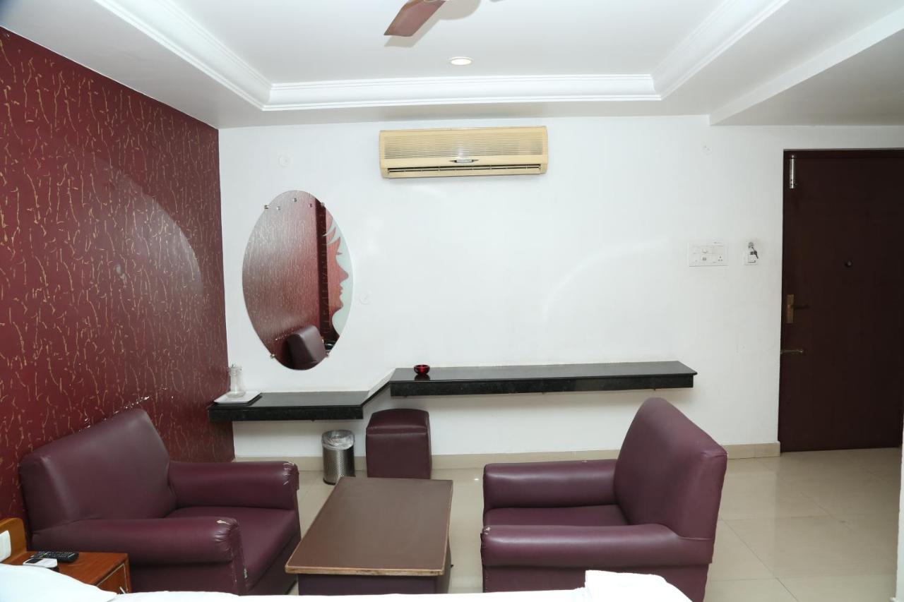 Sri Srinivasar Residency Hotel Vellore Esterno foto