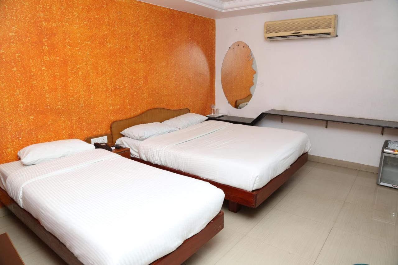 Sri Srinivasar Residency Hotel Vellore Esterno foto