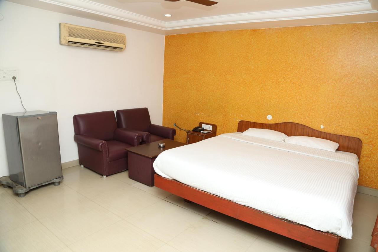 Sri Srinivasar Residency Hotel Vellore Esterno foto